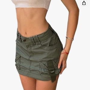 Selling Army Green cargo skirt! Very cute and very comfy only worn twice !